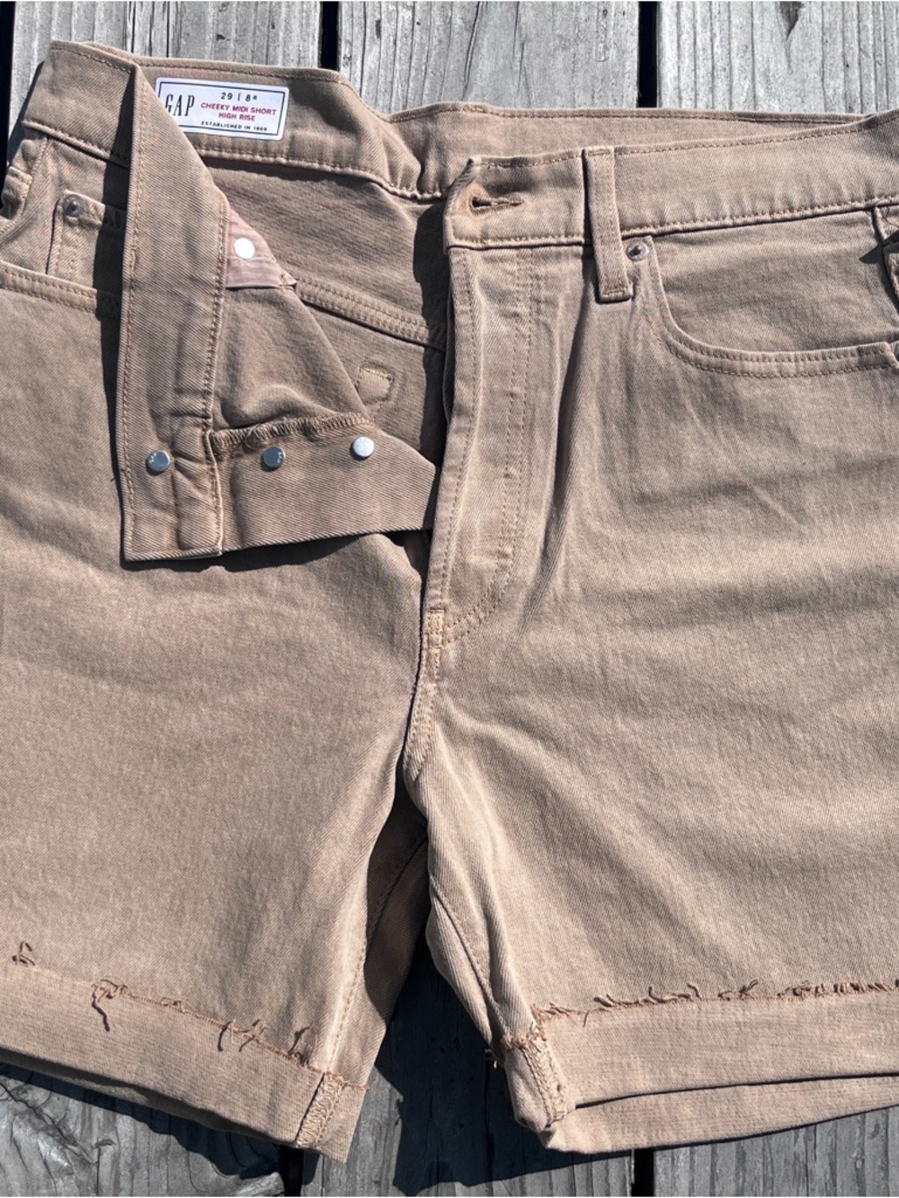 GAP Cheeky Midi Short in Light Brown